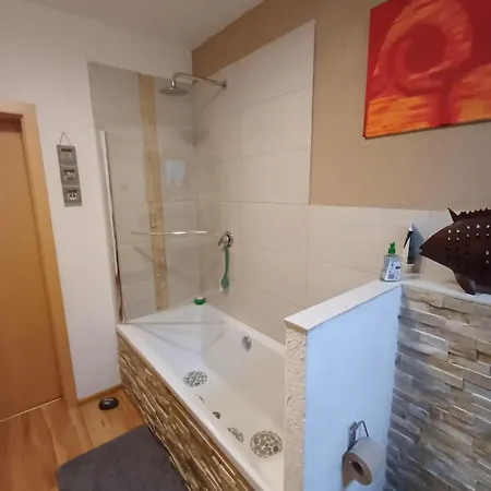 Alojamento de Acomodação e Pequeno-almoço Eifelsteigzimmer Bruderherz 3*